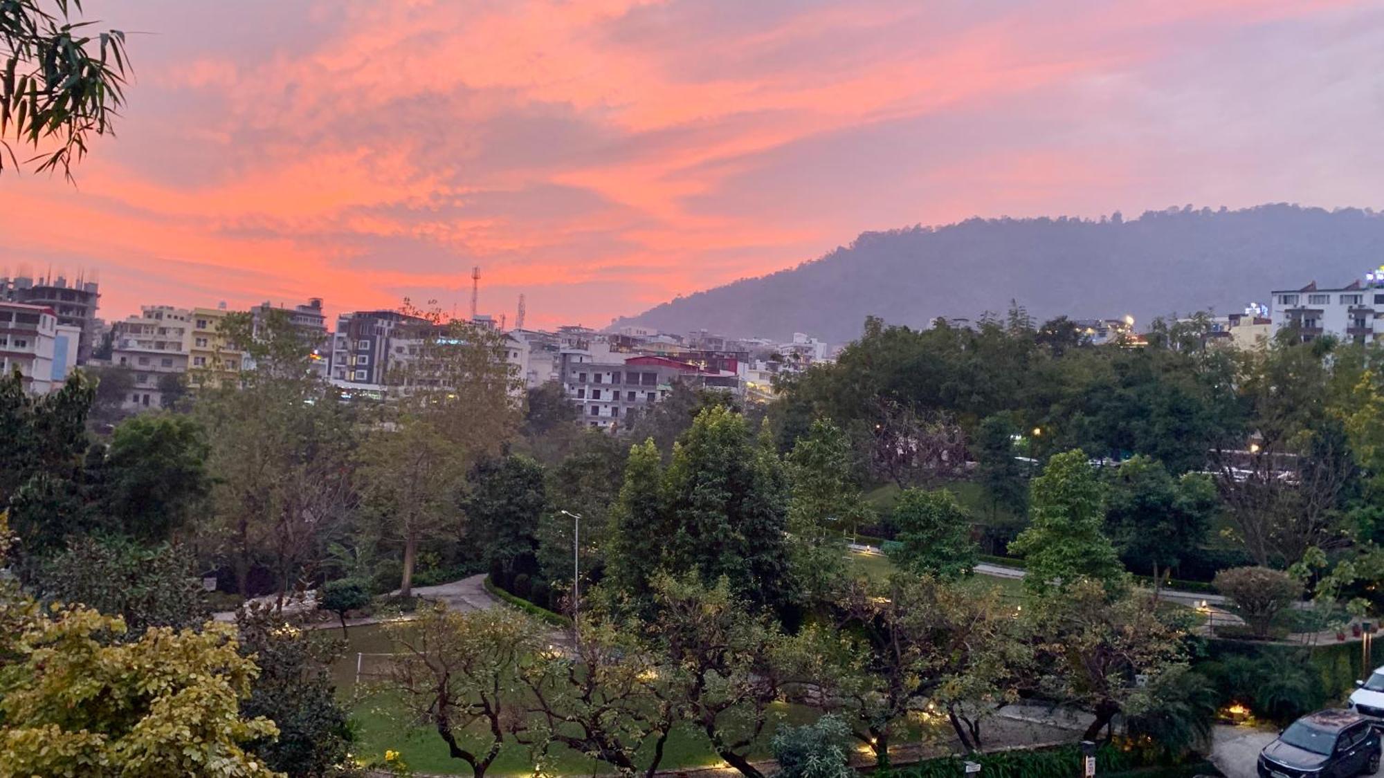Luxury Aloha Majestic Apartments Rishikesh Exterior photo