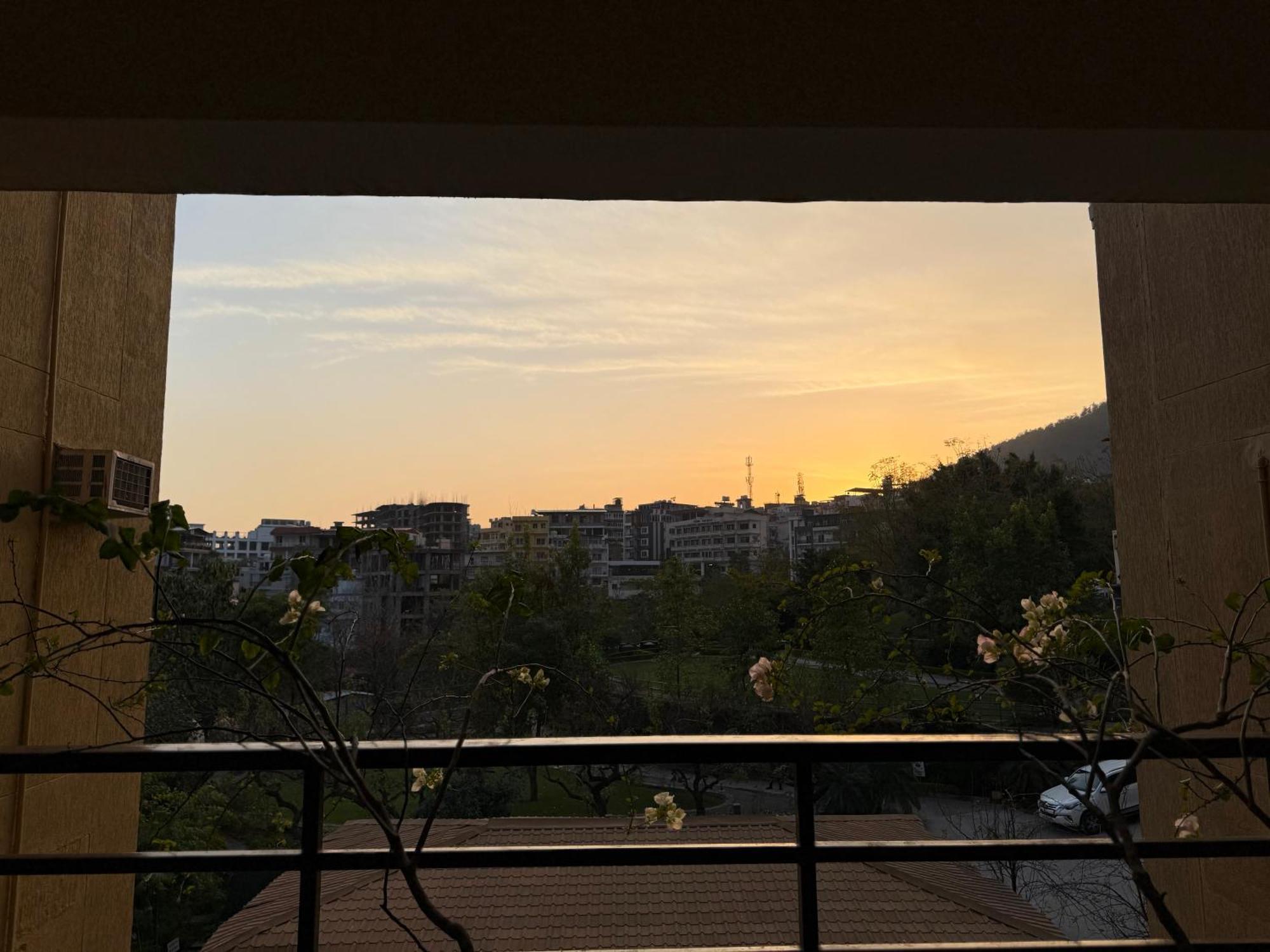 Luxury Aloha Majestic Apartments Rishikesh Exterior photo
